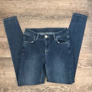 Classic blue skinny leg jean.